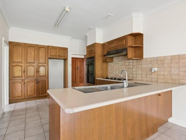 House 3 Bedroom For Rent Burwood VIC ES105819702