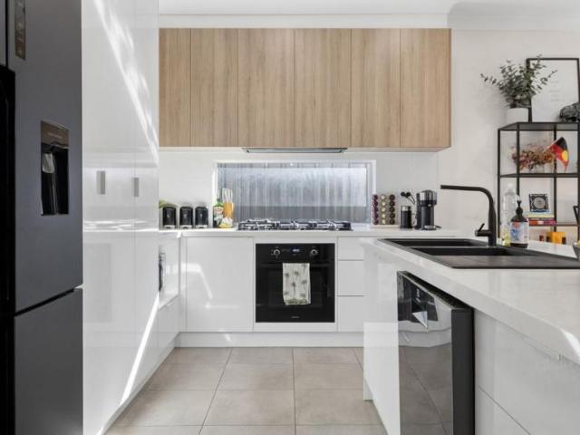 House 3 Bedroom For Rent Dover Gardens, ES104185661