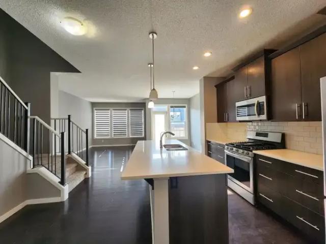 House 3 Bedroom For Rent De Winton AB 2500 ES105525676