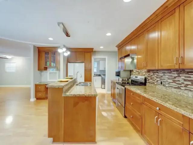 House 3 Bedroom For Rent Delta BC 3800 ELS105186042