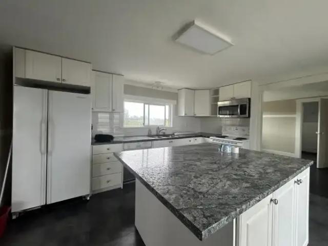 House 3 Bedroom For Rent Delta BC 4395 ES105087655