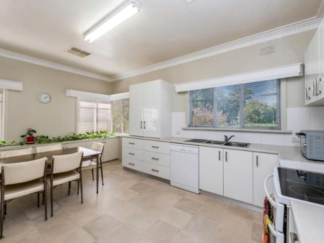 House 3 Bedroom For Rent Echuca, VIC 600 ES105676621