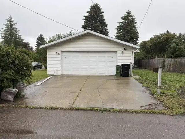 House 3 Bedroom For Rent Edmonton AB 1700 ES105674803