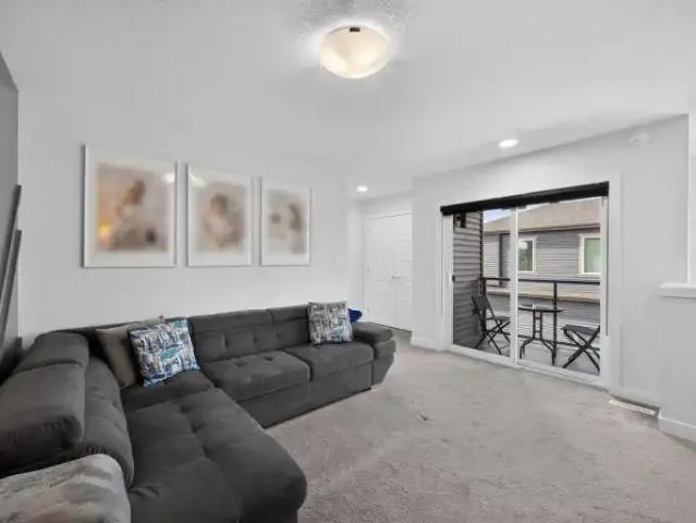 House 3 Bedroom For Rent Edmonton AB 2295 ES105226615