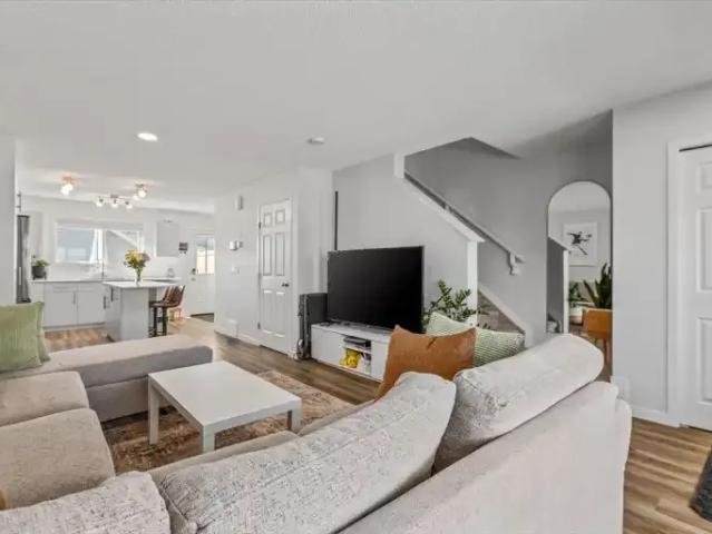 House 3 Bedroom For Rent Edmonton AB 2300 ES105543361