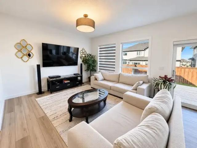 House 3 Bedroom For Rent Edmonton AB 2695 ES105793234