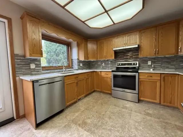 House 3 Bedroom For Rent Edmonton AB 2800 ES105654068