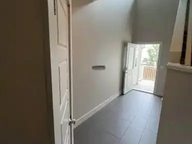 House 3 Bedroom For Rent Edmonton AB 3300 ES105565602