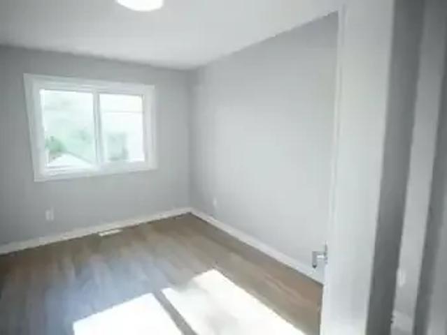 House 3 Bedroom For Rent Edmonton AB 850 ES102952065
