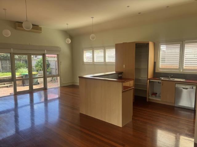 House 3 Bedroom For Rent Essendon VIC 750 ES105863130