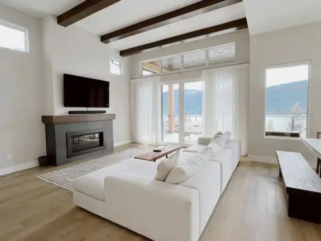 House 3 Bedroom For Rent Kelowna BC 3900 ES104106326