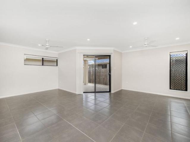 House 3 Bedroom For Rent Kelso, QLD 540 ES106008449