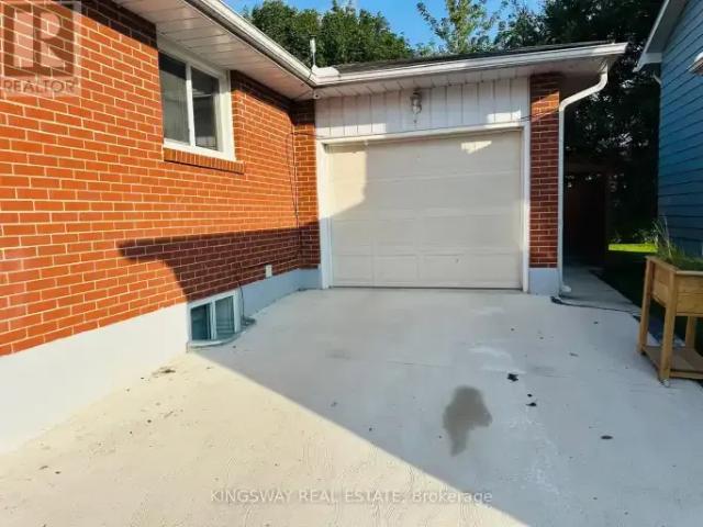 House 3 Bedroom For Rent Kitchener ON 2300 ES105565562