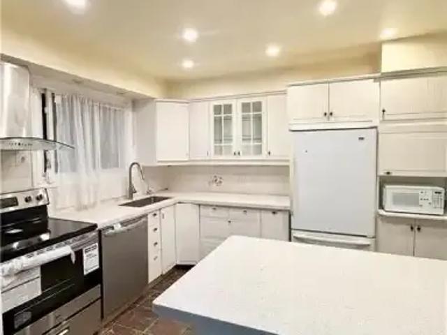 House 3 Bedroom For Rent Kitchener ON 2300 ES105704247