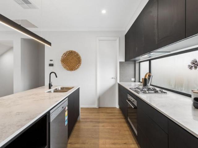 House 3 Bedroom For Rent Hove, SA 950000 ES102859269