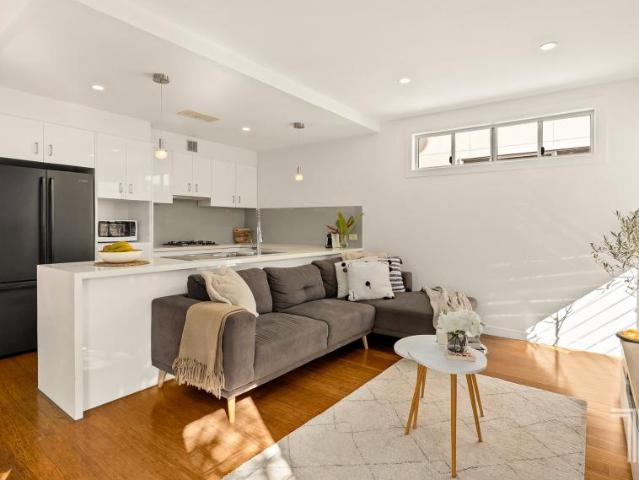 House 3 Bedroom For Rent Holland Park West QLD ES104642515
