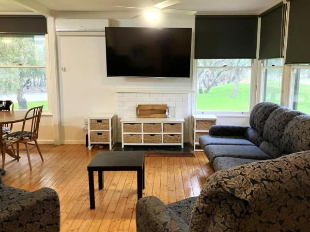 House 3 Bedroom For Rent Jerilderie NSW 610000 ES105933374