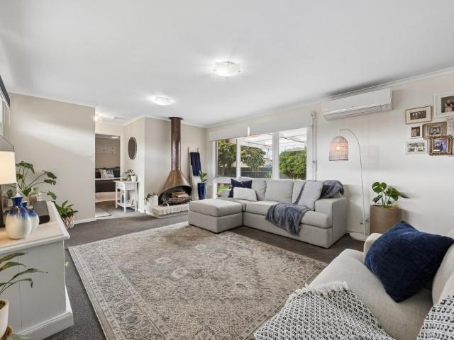 House 3 Bedroom For Rent O\'Sullivan Beach SA ES105971837