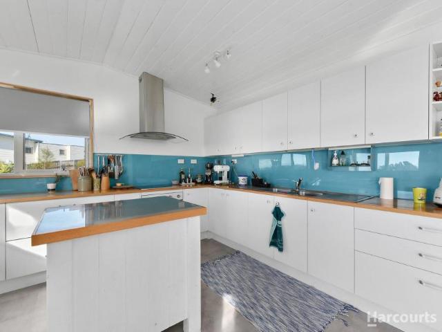 House 3 Bedroom For Rent Low Head TAS 749000 ES106023538