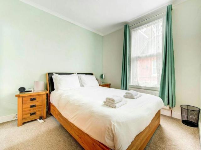 House 3 Bedroom For Rent London London 4146 ES105740429