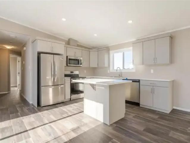 House 3 Bedroom For Rent Mitchell MB 1900 ES99794278