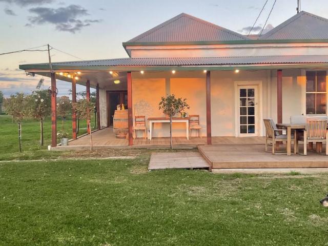 House 3 Bedroom For Rent MILNES BRIDGE VIC 1100000 ES104947661