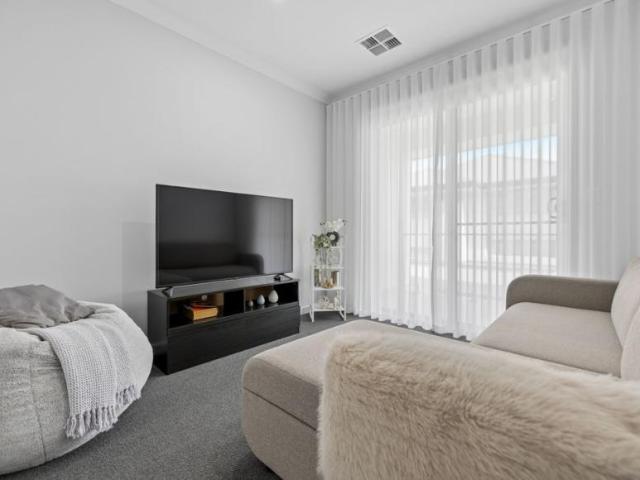 House 3 Bedroom For Rent Somerton Park, ES103377168