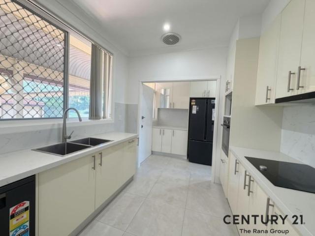 House 3 Bedroom For Rent Seven Hills, 800 ES105719361