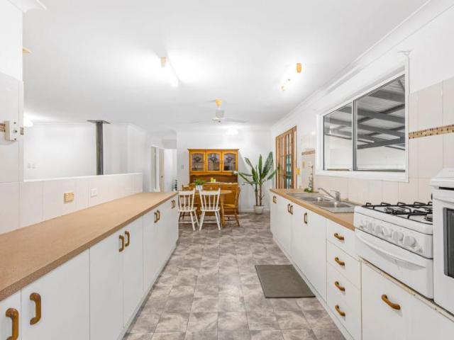 House 3 Bedroom For Rent Stockyard QLD ES105584222