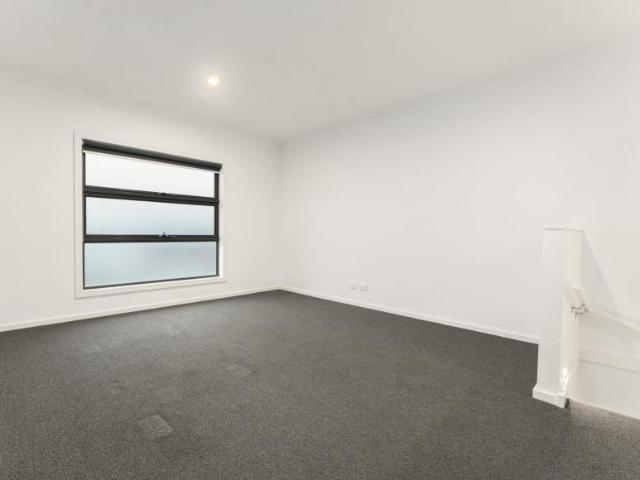 House 3 Bedroom For Rent Sunbury VIC 460 ELS103576997