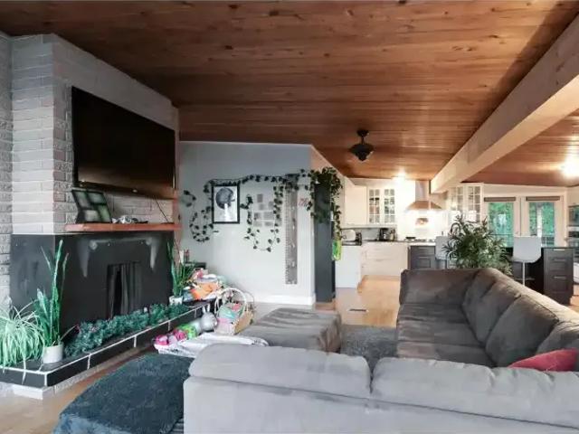 House 3 Bedroom For Rent Surrey BC 2950 ES103840390