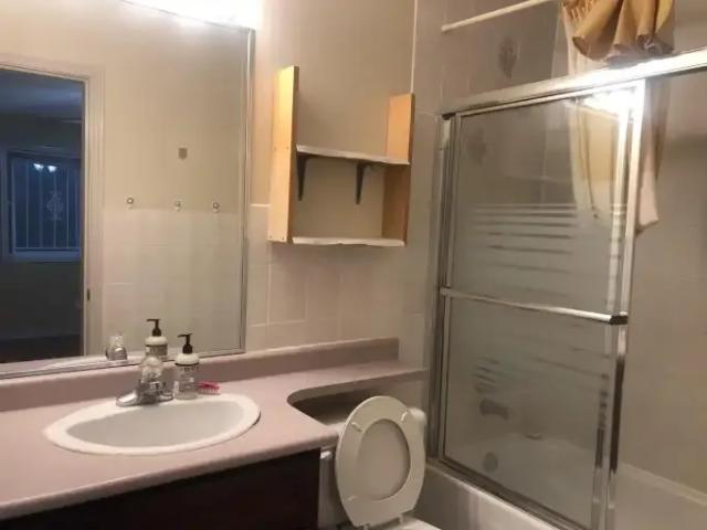 House 3 Bedroom For Rent Surrey BC 2200 ES104864175
