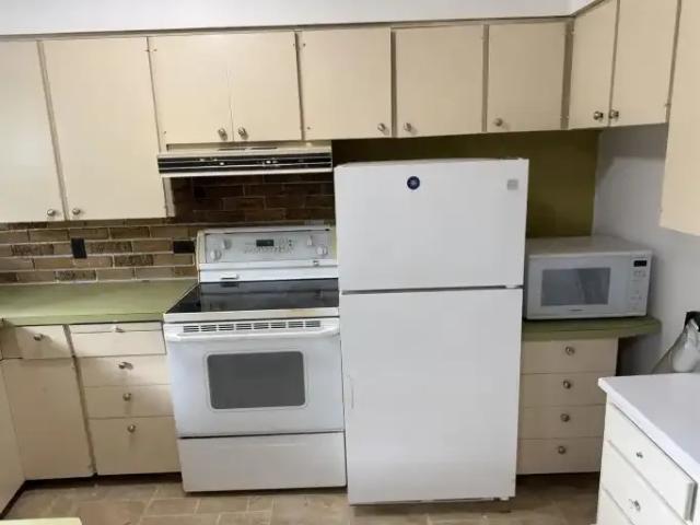 House 3 Bedroom For Rent Surrey BC 3900 ES105486613