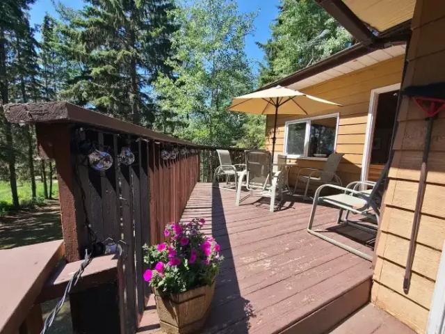 House 3 Bedroom For Rent Sylvan Lake AB 2100 ES105004684