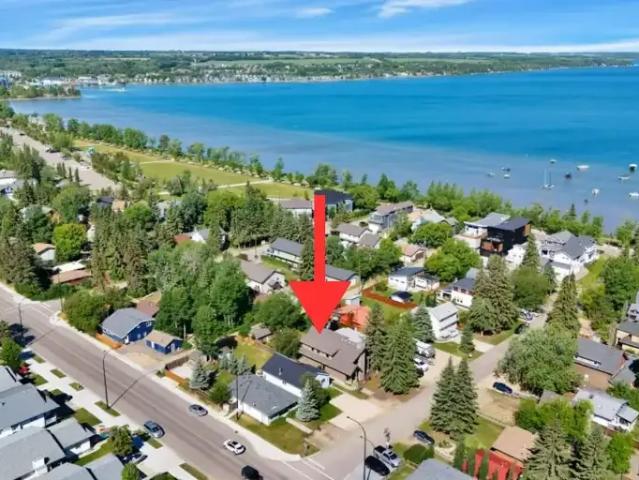 House 3 Bedroom For Rent Sylvan Lake AB 2950 ELS104794450