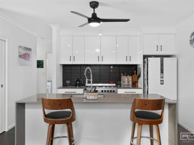 House 3 Bedroom For Rent Pacific Heights QLD ES104040891