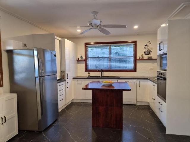 House 3 Bedroom For Rent REDCLIFFE QLD 1075000 ES105785631