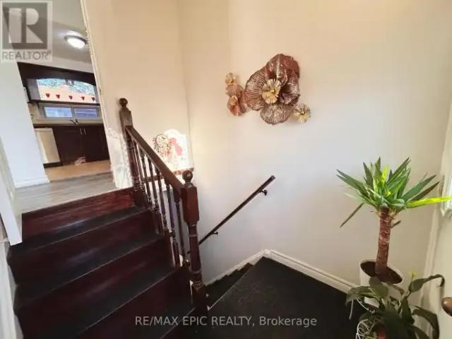 House 3 Bedroom For Rent Richmond Hill ON 2600 ES105643393