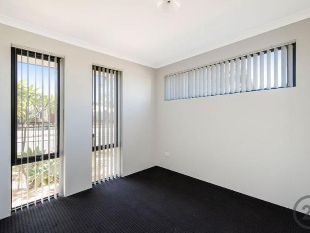 House 3 Bedroom For Rent Wellard, WA 660 ES105707319