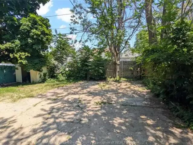 House 3 Bedroom For Rent Windsor ON 1650 ES105643417