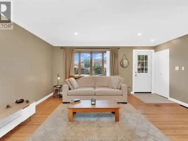 House 3 Bedroom For Rent Windsor ON 2100 ES105378540