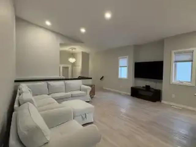 House 3 Bedroom For Rent Winnipeg MB 2595 ES105378247