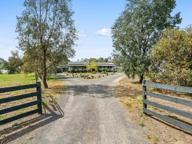 House 3 Bedroom For Rent Violet Town VIC ES105932172