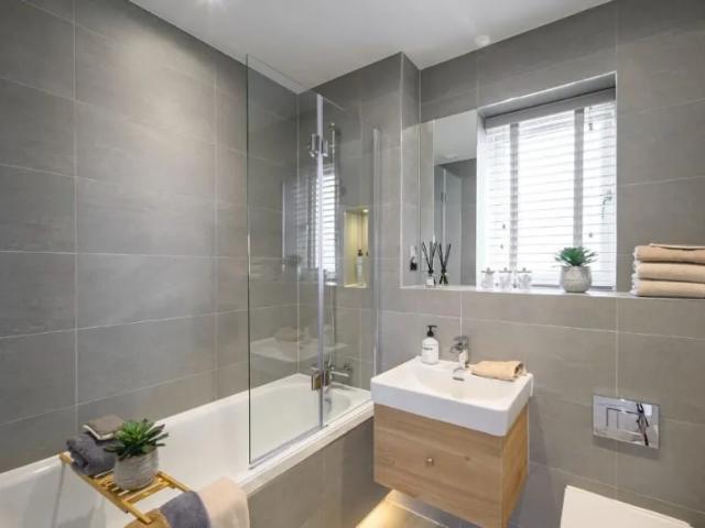 House 3 Bedroom For Sale Crookham Village Fleet 650000 ES102596738