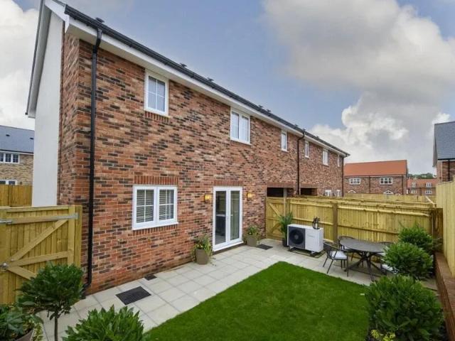 House 3 Bedroom For Sale Hartland Village Fleet 550000 ES102596730