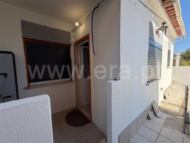 House T1 / Almada, Pera