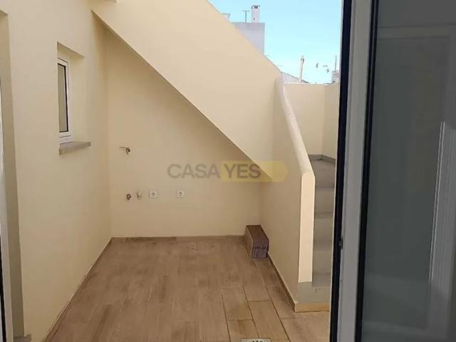 House T2 in Faro Sé e São Pedro, Faro