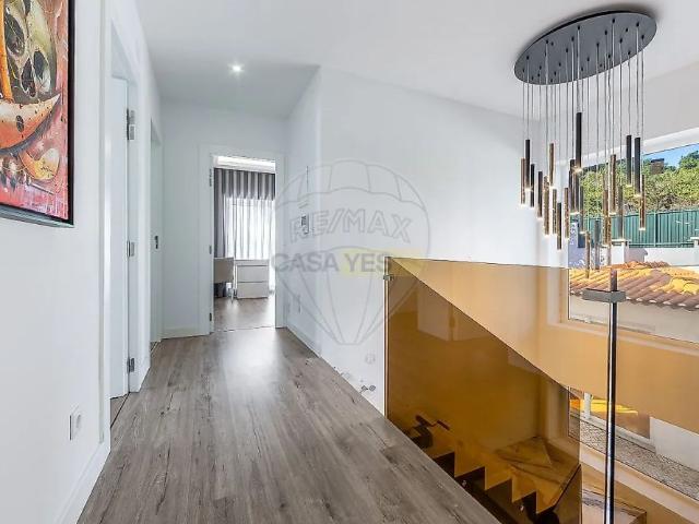House T4 in Barcarena, Oeiras