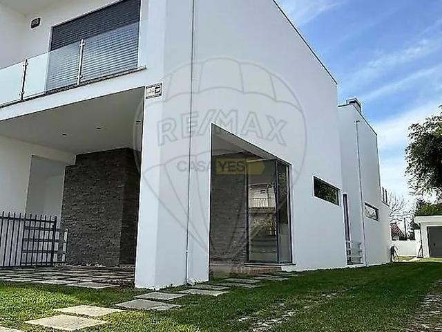 House T4 in Corroios, Seixal