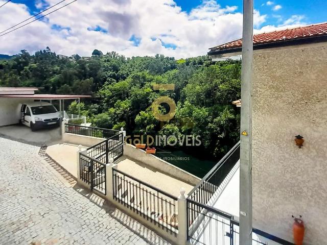 House T4 in Ferreiros de Tendais, Cinfães
